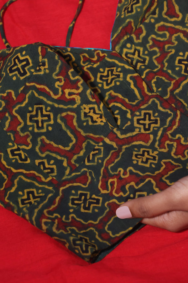 H.O.T curated - Red Mull Dramawith Blue Mangalgiri reverse border.