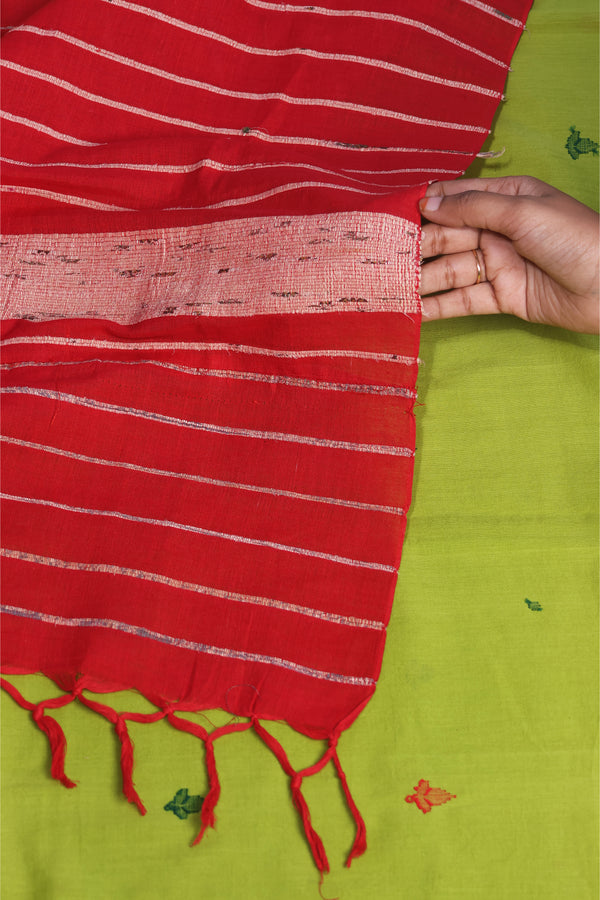 Grass Green Handwoven Cotton Jamdani Saree with Red Khesh Pallu | Curated Fusion