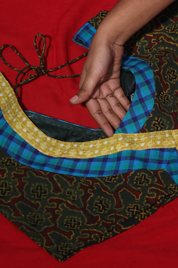 H.O.T curated - Red Mull Dramawith Blue Mangalgiri reverse border.